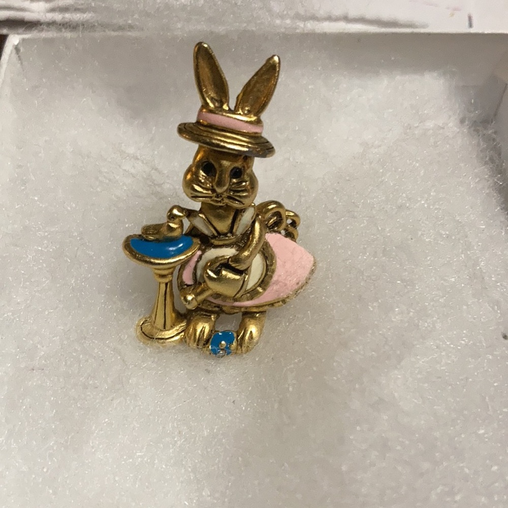 Bunny Brooch with red stone eyes. - Picture 3 of 4